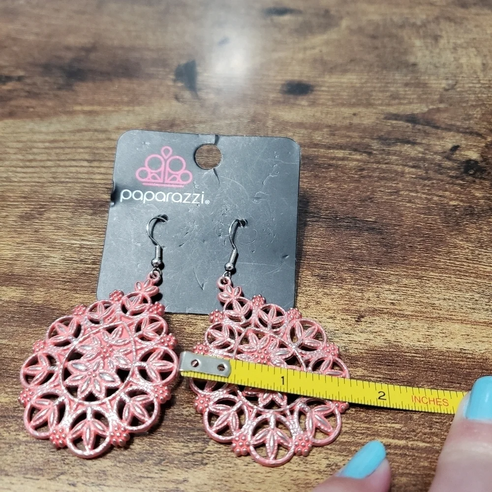 New paparazzi silver tone and pink flower earrings